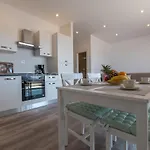 Seaview Penthouse Milano דירה מאקרסקה