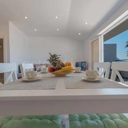 Seaview Penthouse Milano Апартаменты *