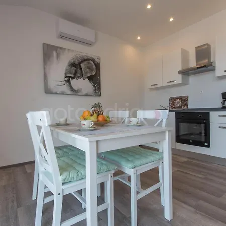 Seaview Penthouse Milano Апартаменты Макарска